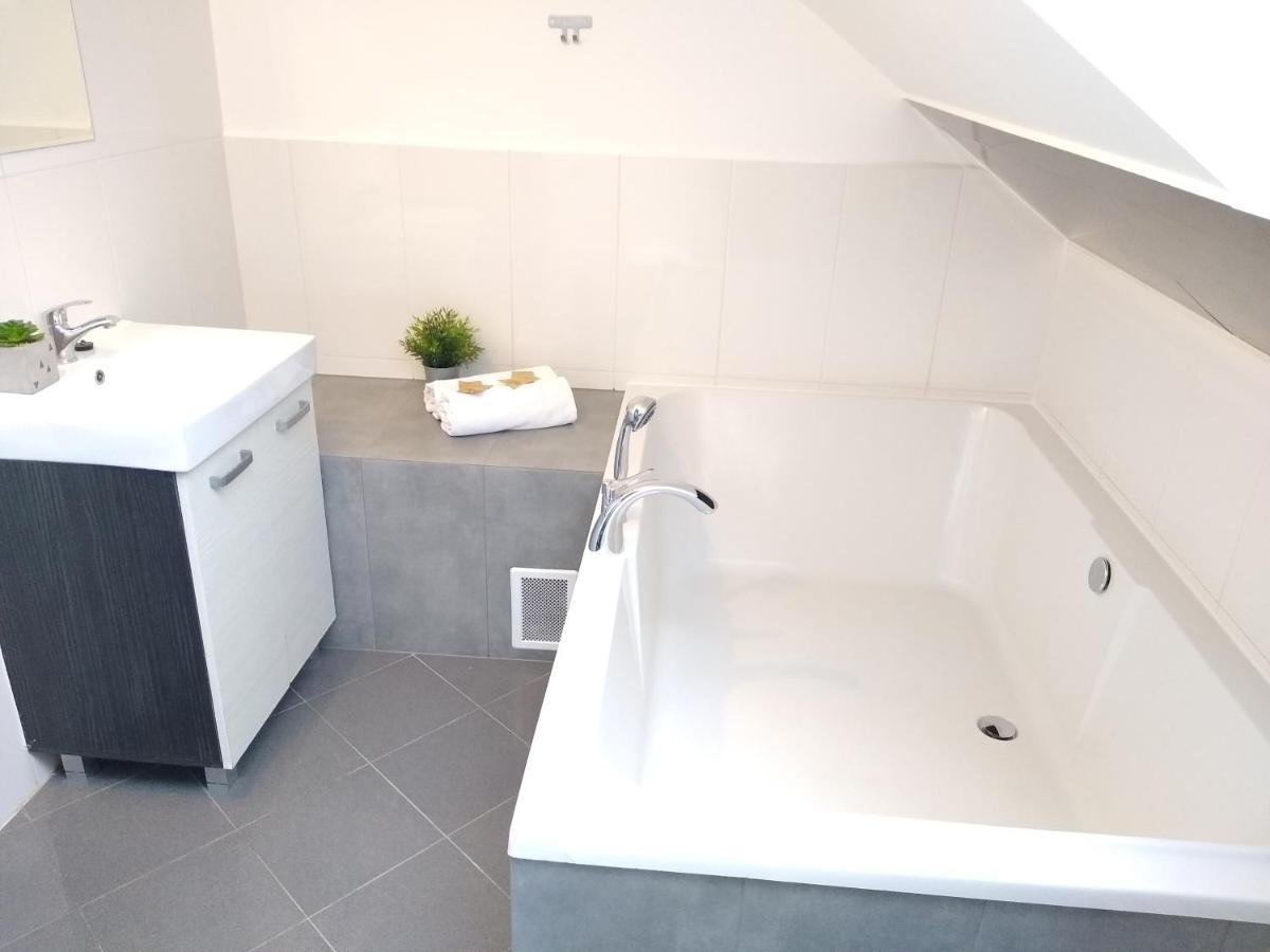 Park Apartament Rzeszow Luaran gambar